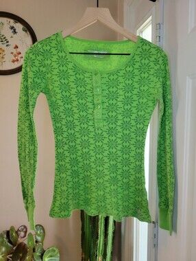Aeropostale Vibrant Lime Green Thermal Henley, Size Womens Medium